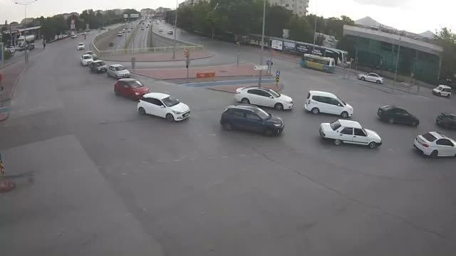 Crossroad of Ataseven and Yeni İstanbul streets in Konya, Türkiye