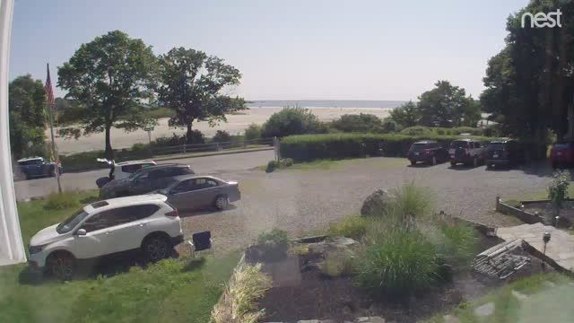Parking at the Blue Shutters Beachside Inn in Gloucester, MA, USA